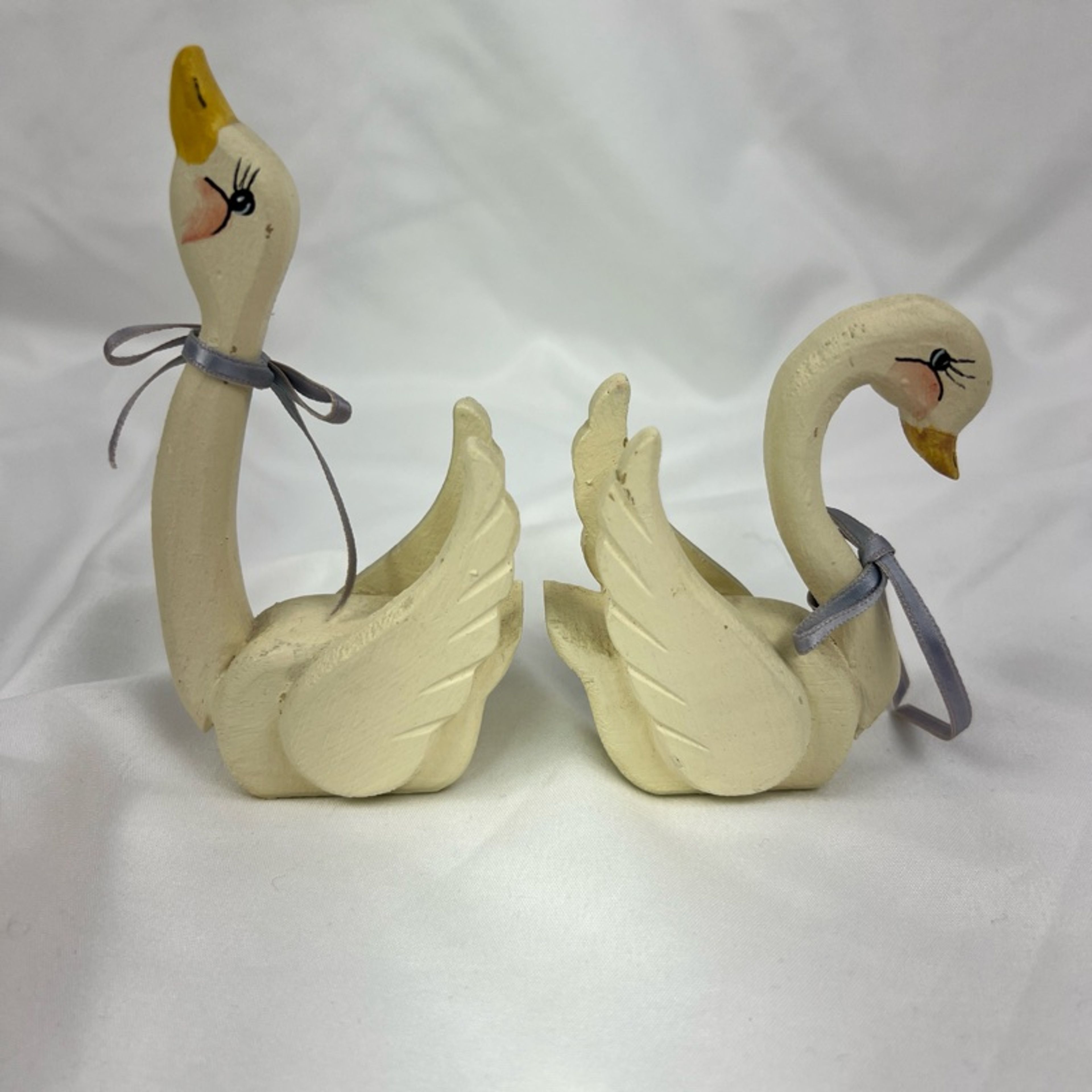 Vintage Hand Carved Wooden Swan Figurines Pair Folk Art Cottagecore Decor Cream
