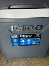 Igloo Maxcold Latitude 62-Quart Cooler with Wheels - Image 3