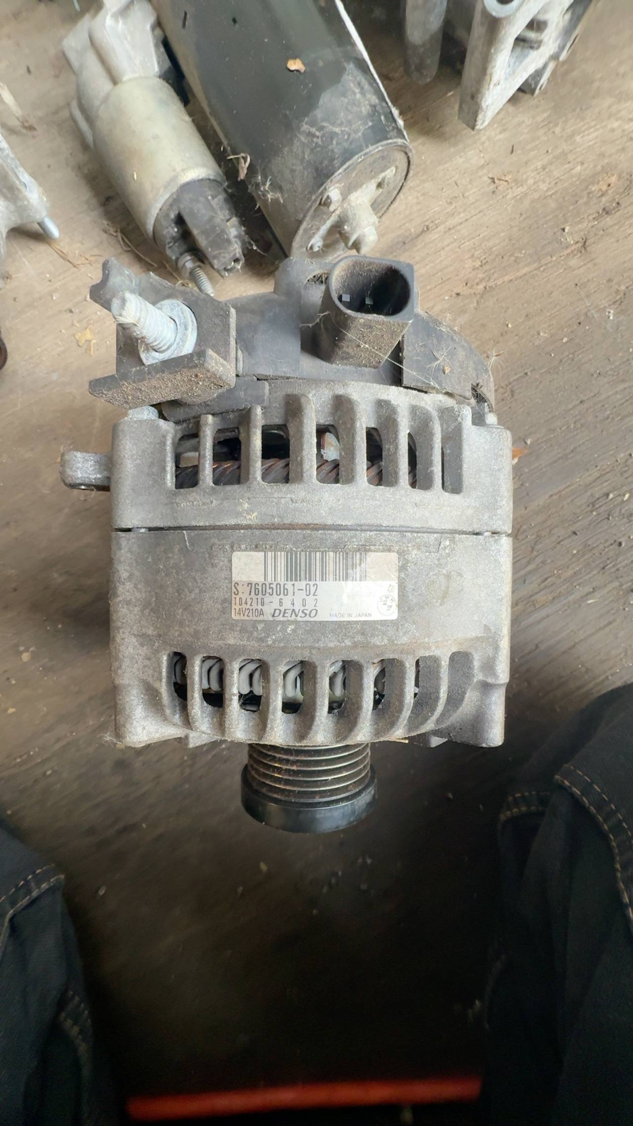 BMW 320i 2.0L Alternator