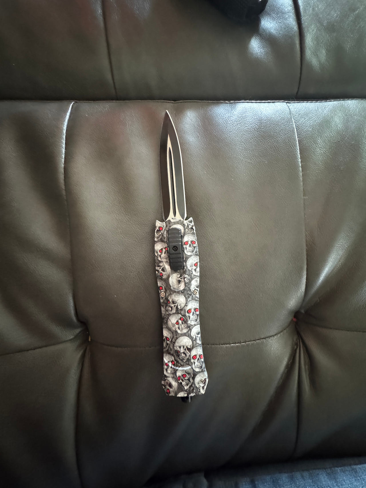 OTF (Out-The-Front) Automatic Knife