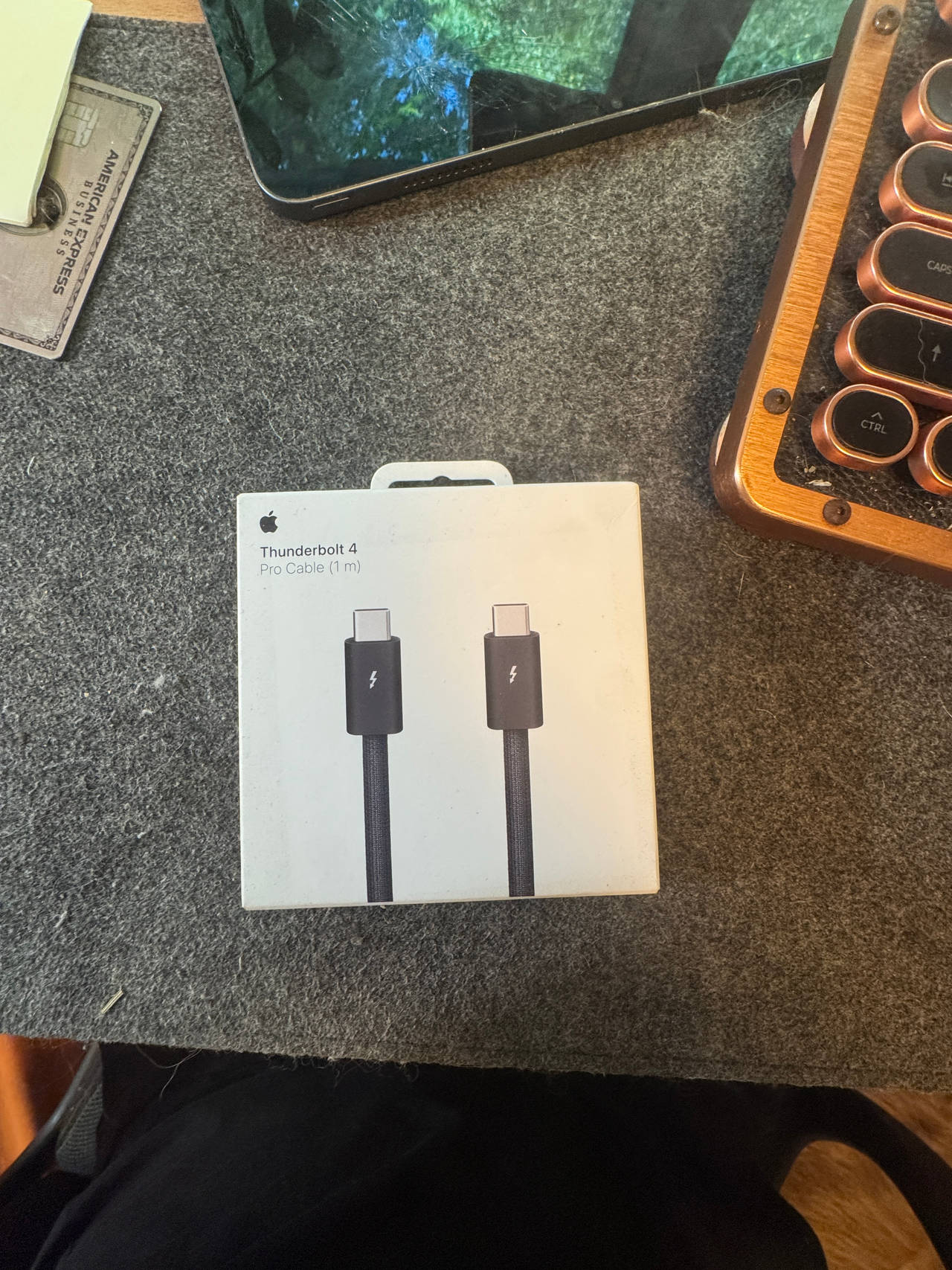 Apple Thunderbolt 4 Pro Cable