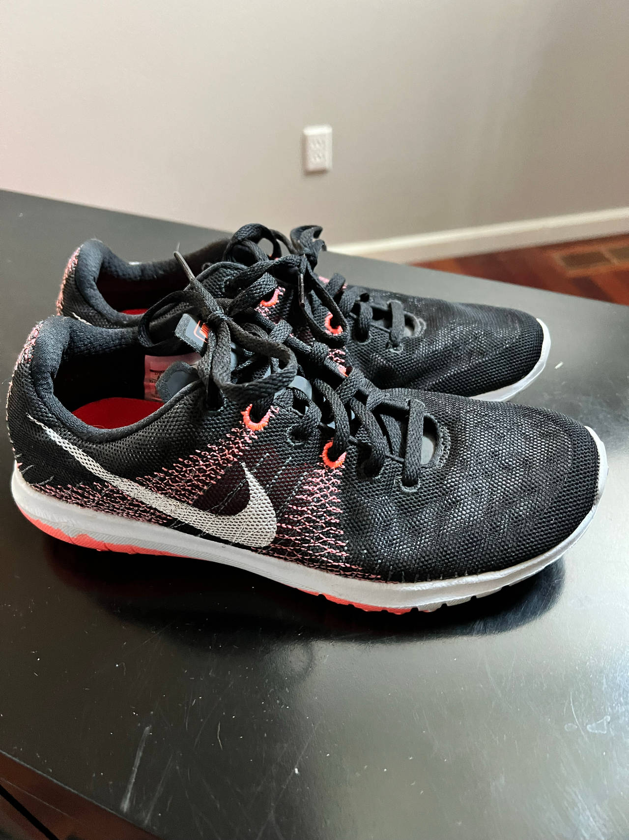 Nike Flyknit Lunar 3
Size 8 (Woman’s)