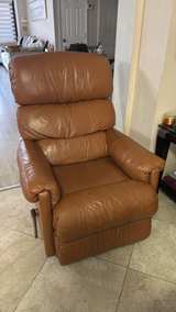 La-Z-Boy Pinnacle Leather Recliner - Image 5