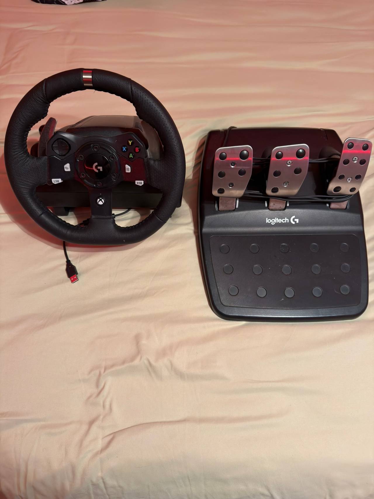 Logitech G920 Driving Force Racing Wheel and Pedals