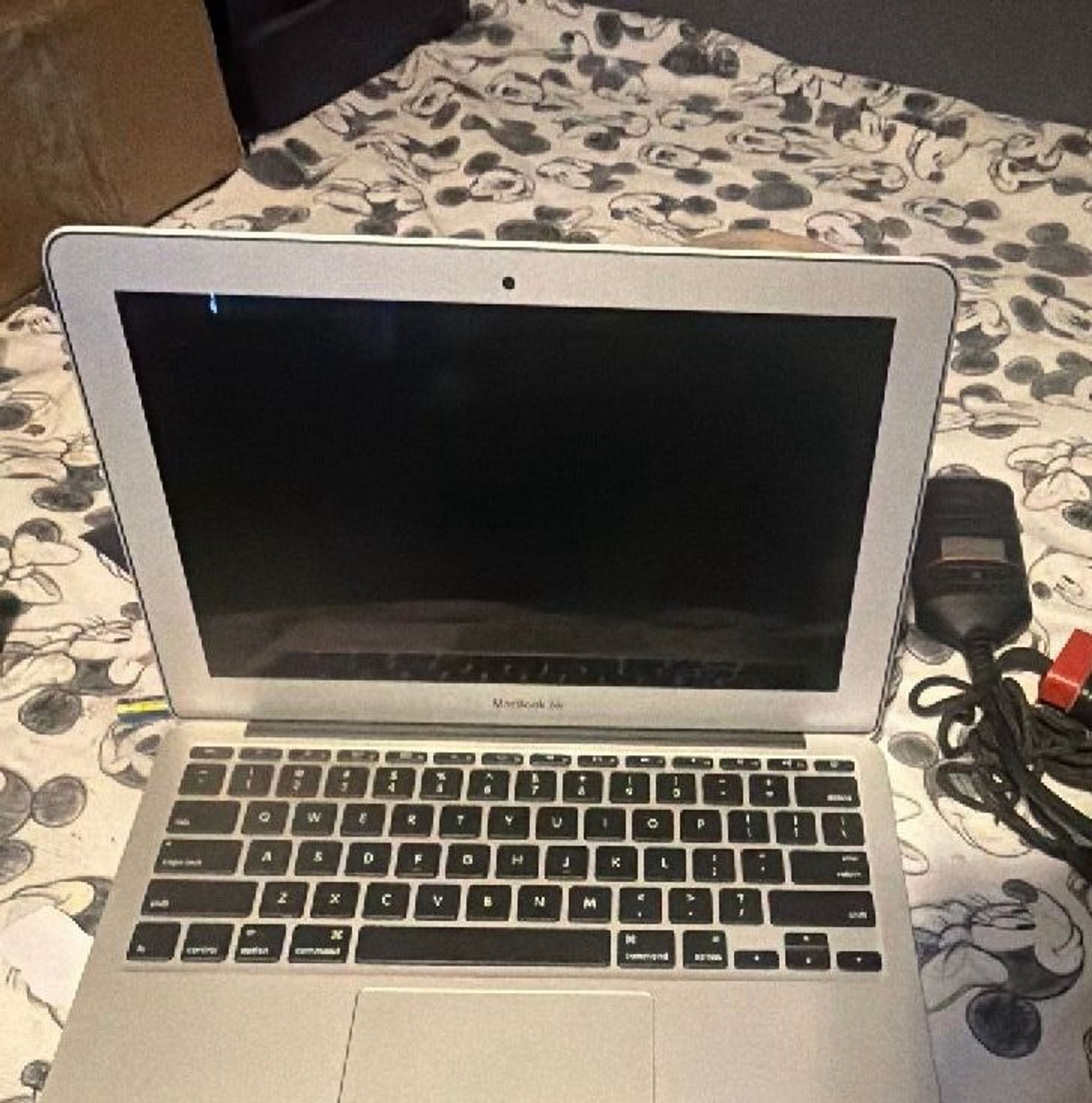 Apple MacBook Air 13-inch Early 2015 - Image 3