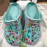 NEW Crocs Disney Vera Bradley The Little Mermaid Clog M5 W7 NWT - Image 5