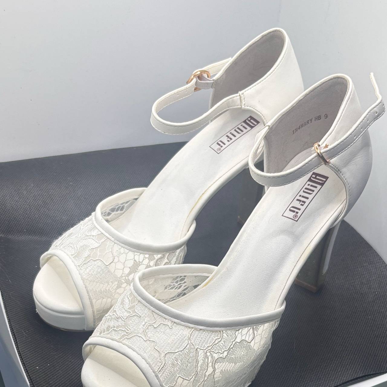 Jidifu White Lace Peep Toe Block Heels