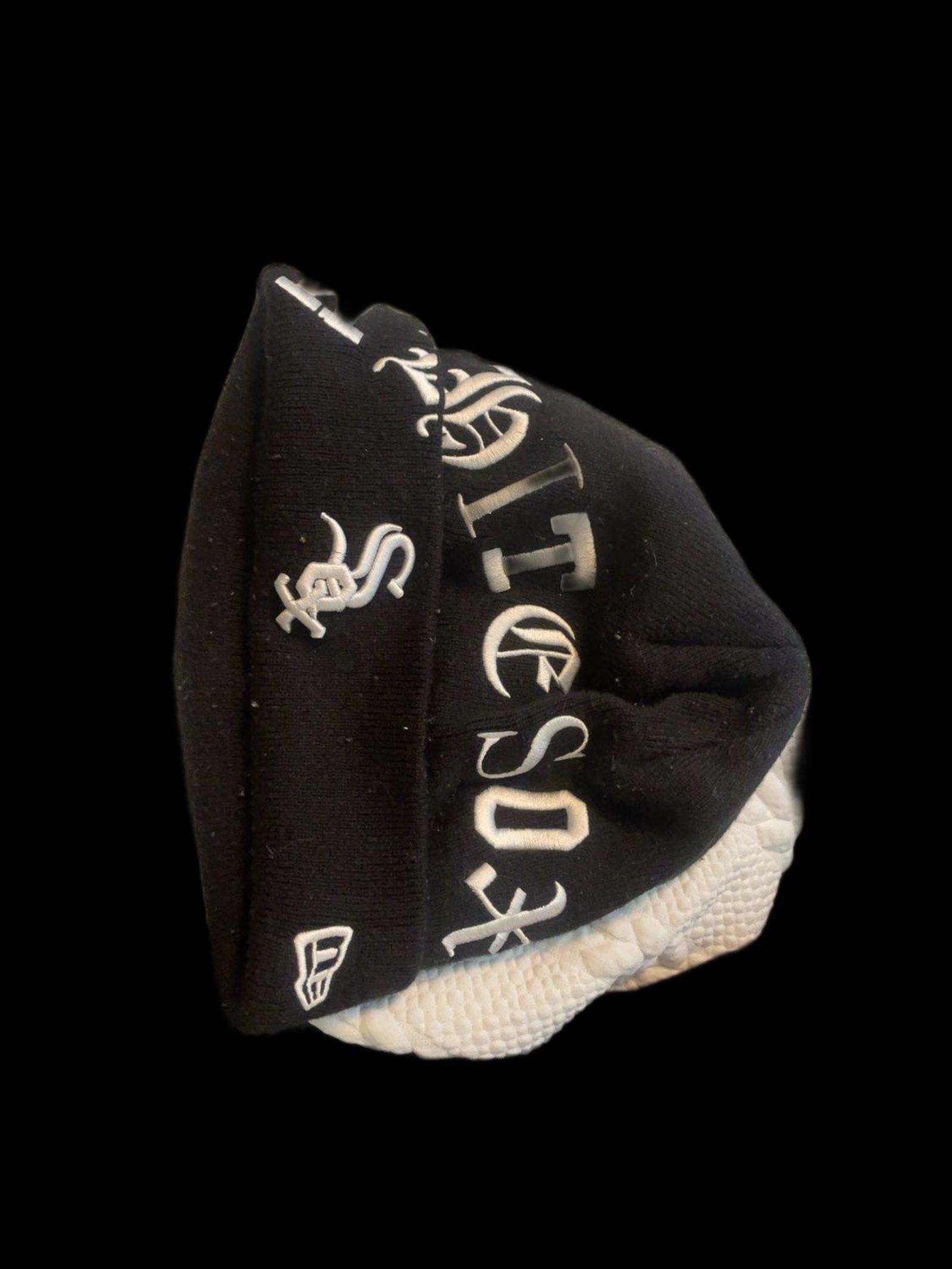New Era Blackletter Beanie Black