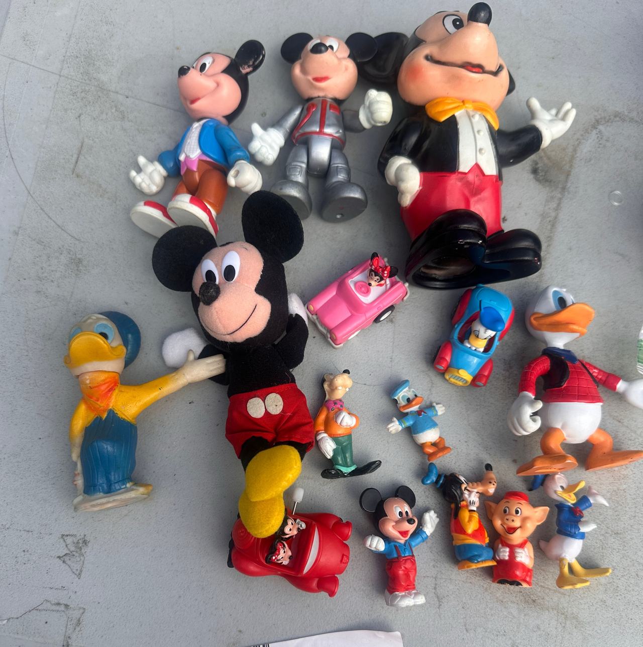 Disney MICKEY AND FRIENDS vtg collectible figure bundle. 149