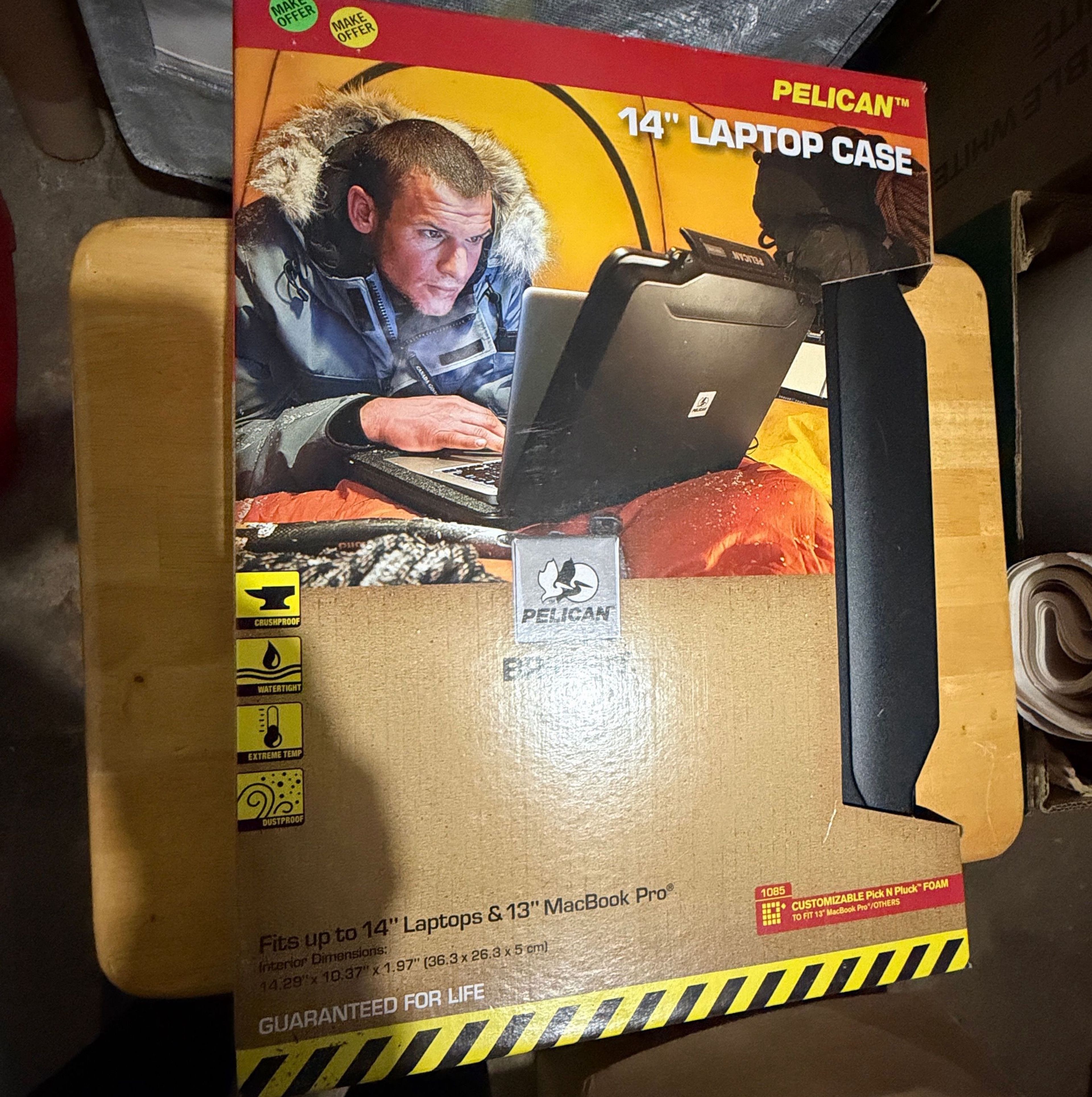 Pelican 1085 HardBack Laptop Case