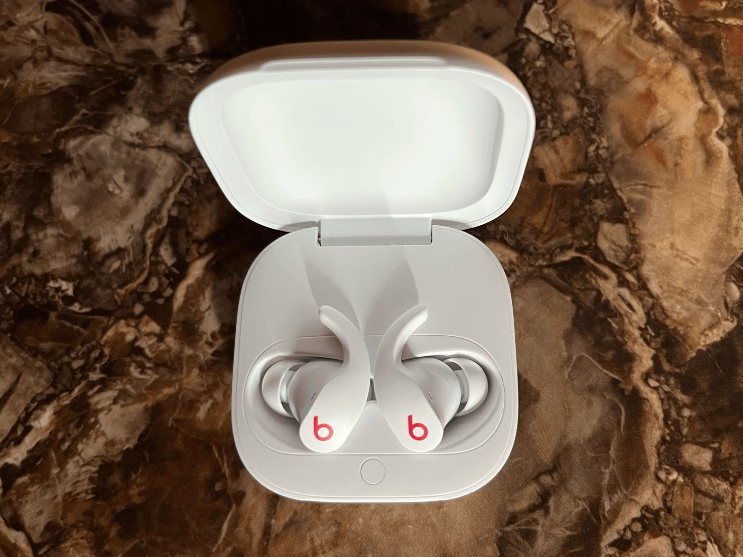 Unboxing: 2021 Beats Fit Pro in White Color. 