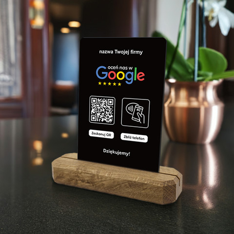 Stojak, prezenter z QR i NFC do zbierania opinii w Google, nazwa firmy, podkład dębowy, czarny