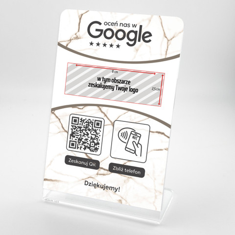 Stojak, prezenter gięty z QR, NFC i logo firmy do zbierania opinii w Google, jasny marmur