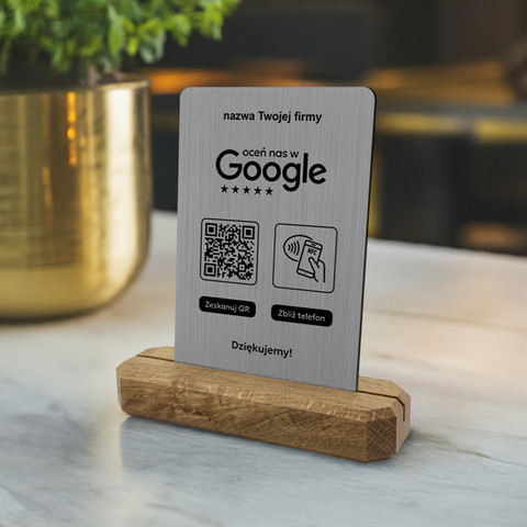 Stojak, prezenter z QR i NFC do zbierania opinii w Google, nazwa firmy, podkład dębowy, srebrny