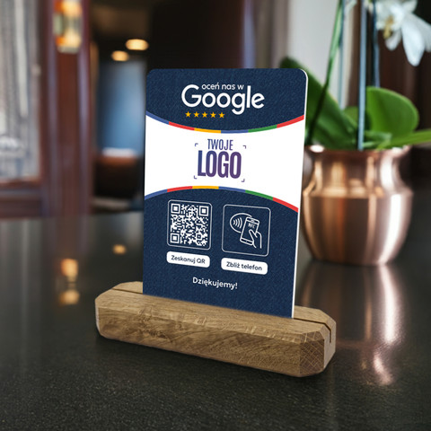Stojak, prezenter z QR, NFC i logo firmy do zbierania opinii w Google, podkład dębowy, niebieski