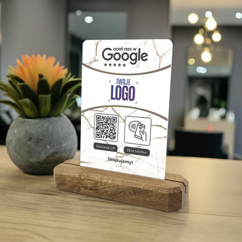 Stojak, prezenter z QR, NFC i logo firmy do zbierania opinii w Google, podkład dębowy, jasny marmur