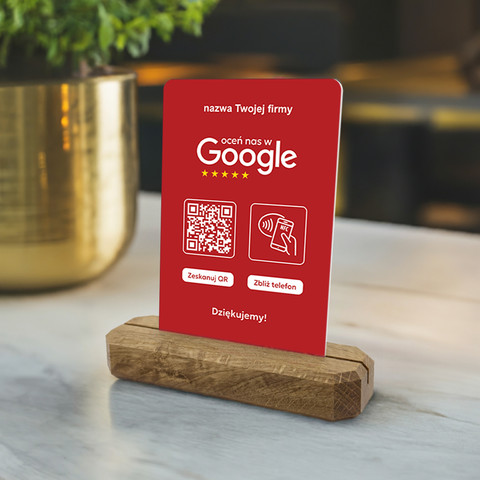 Stojak, prezenter z QR i NFC do zbierania opinii w Google, nazwa firmy, podkład dębowy, jasnoczerwony