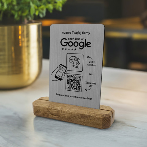 Stojak, prezenter z QR i NFC do zbierania opinii w Google, nazwa firmy, podkład dębowy, srebrny klasyczny