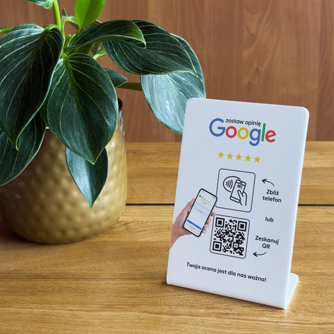 Stojak, prezenter gięty z QR i NFC do zbierania opinii w Google, biały, wzór 7