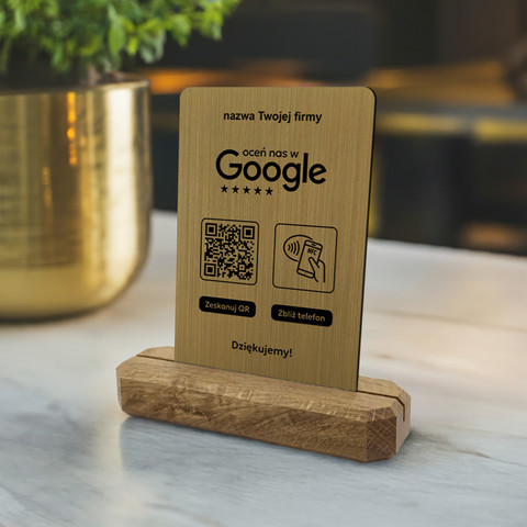 Stojak, prezenter z QR i NFC do zbierania opinii w Google, nazwa firmy, podkład dębowy, złoty