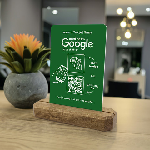Stojak, prezenter z QR i NFC do zbierania opinii w Google, nazwa firmy, podkład dębowy, zielony klasyczny