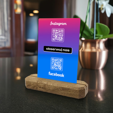 Stojak, karta z podwójnym kodem QR do pozyskiwania obserwujących Instagram i Facebook, podkład dębowy, kolorowa