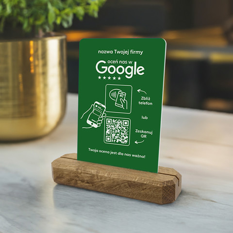 Stojak, prezenter z QR i NFC do zbierania opinii w Google, nazwa firmy, podkład dębowy, zielony klasyczny