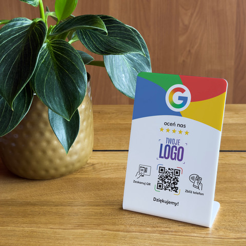 Stojak, prezenter gięty z QR, NFC i logo firmy do zbierania opinii w Google, biały, wzór 2