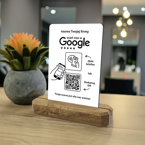 Stojak, prezenter z QR i NFC do zbierania opinii w Google, nazwa firmy, podkład dębowy, biały klasyczny