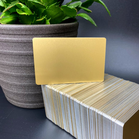 Jak poprawnie przygotować projekt do nadruku na metalu?