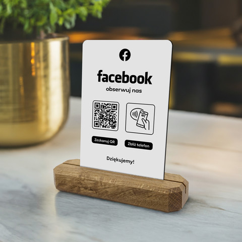 Stojak, karta z QR i NFC do pozyskiwania obserwujących Facebook, podkład dębowy, biała