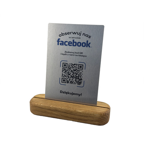 Metalowa karta z kodem QR do pozyskiwania obserwujących, Facebook, srebrna, prezenter stojący, 10 cm x 15 cm, podkład dębowy