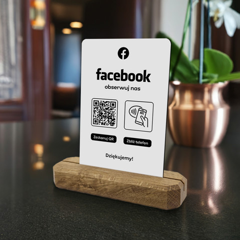 Stojak, karta z QR i NFC do pozyskiwania obserwujących Facebook, podkład dębowy, biała