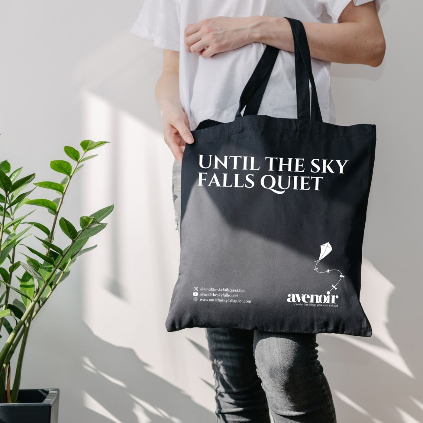 tote-bag-mock-up-with-person-ew6vj.jpg