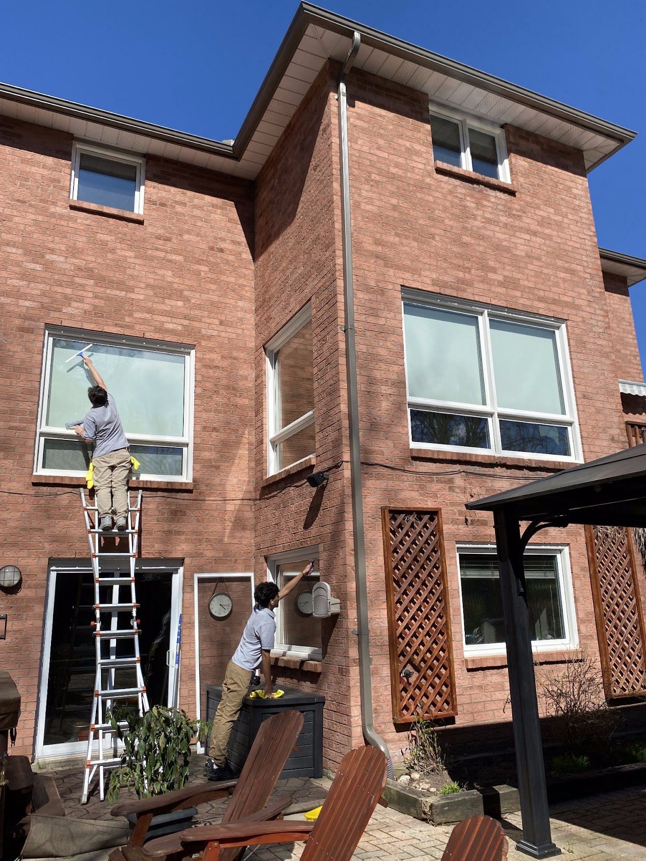 The Horizon BrightWorks exterior window-cleaning crew