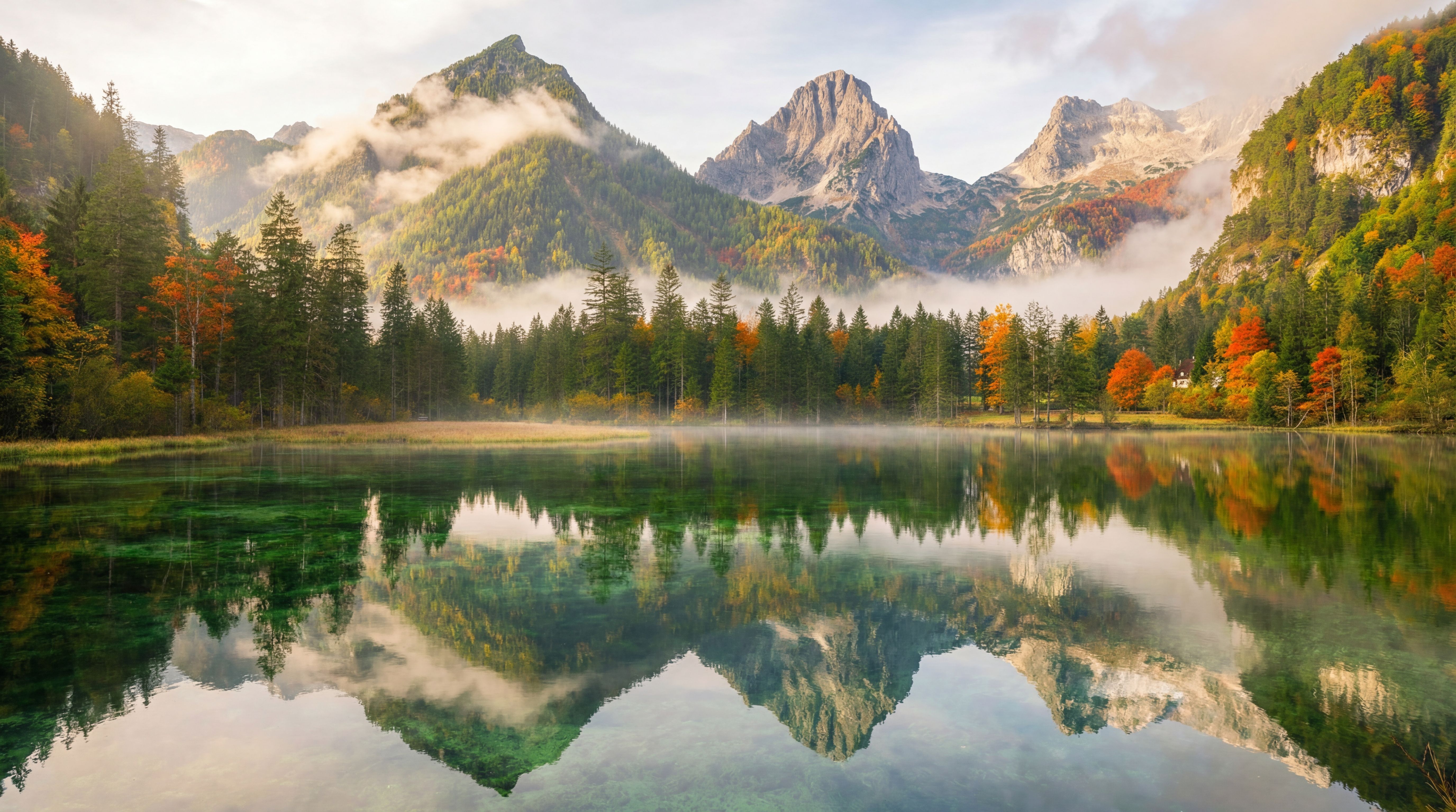 תחילת הטרק שביל רכס המוות על שפת האגם שידרוויהר (Schiederweiher)