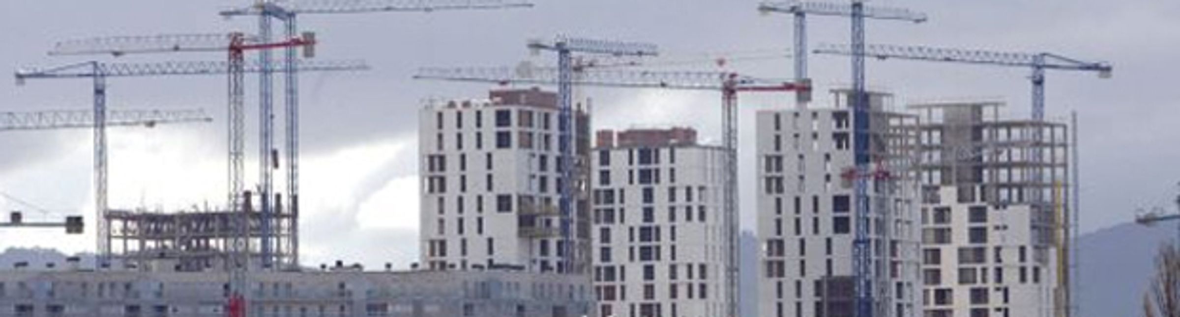 Bouwbedrijven en banken op jacht naar kopers