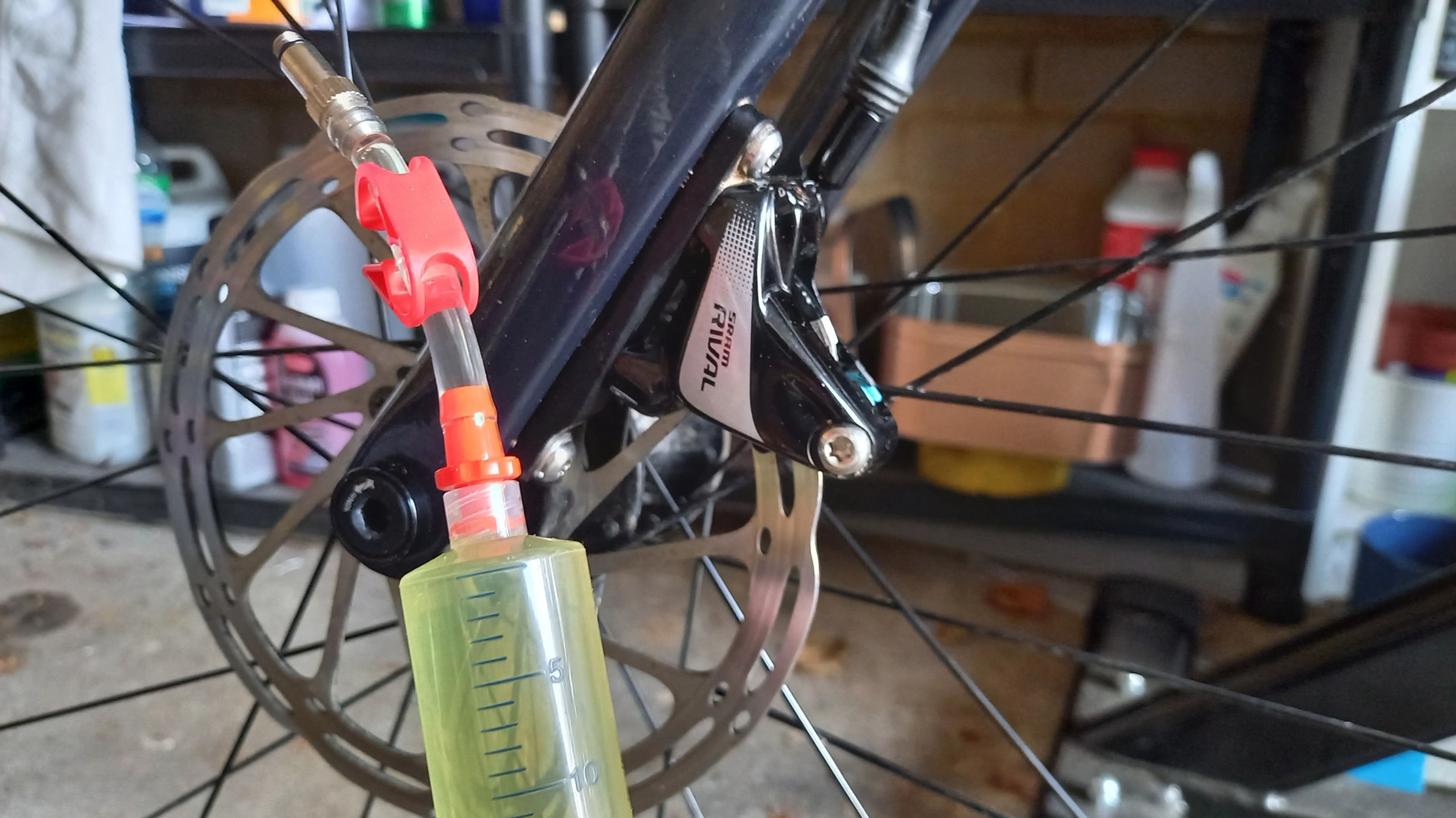 How to bleed SRAM Rival 1 brakes and clean pistons