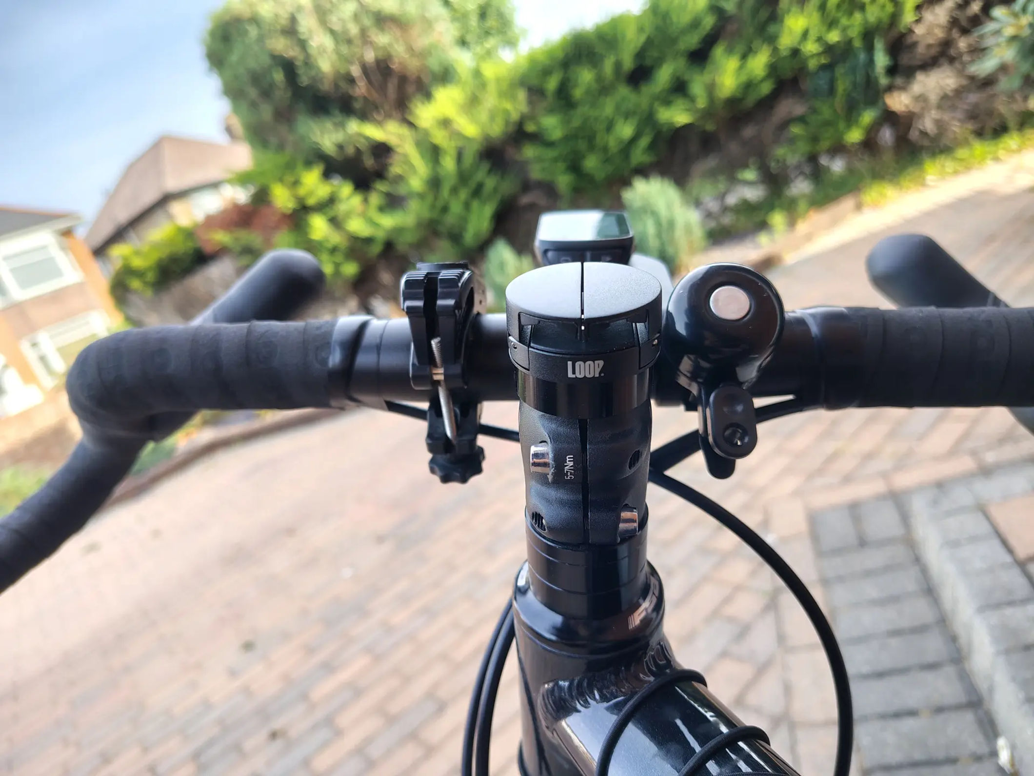 Loop Micro Mount front profile closed on stem looking clean and minimalist