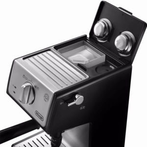 Máy pha cafe DeLonghi ECP35.31 có không gian lưu trữ phụ kiện tiện lợi