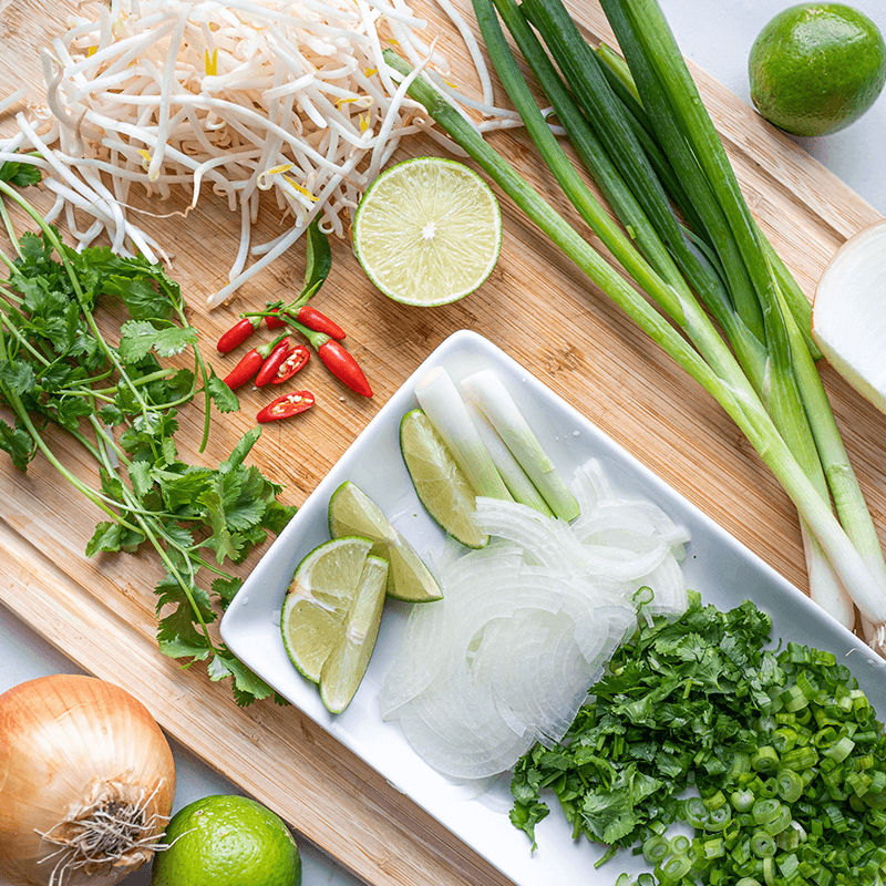 Chuẩn bị và cắt rau hành