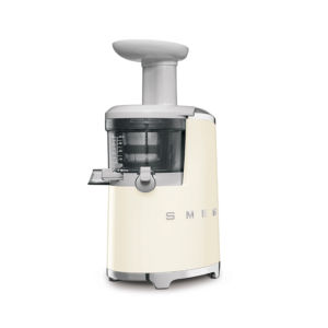 Smeg SJF01 có ngăn chứa nước ép 500ml