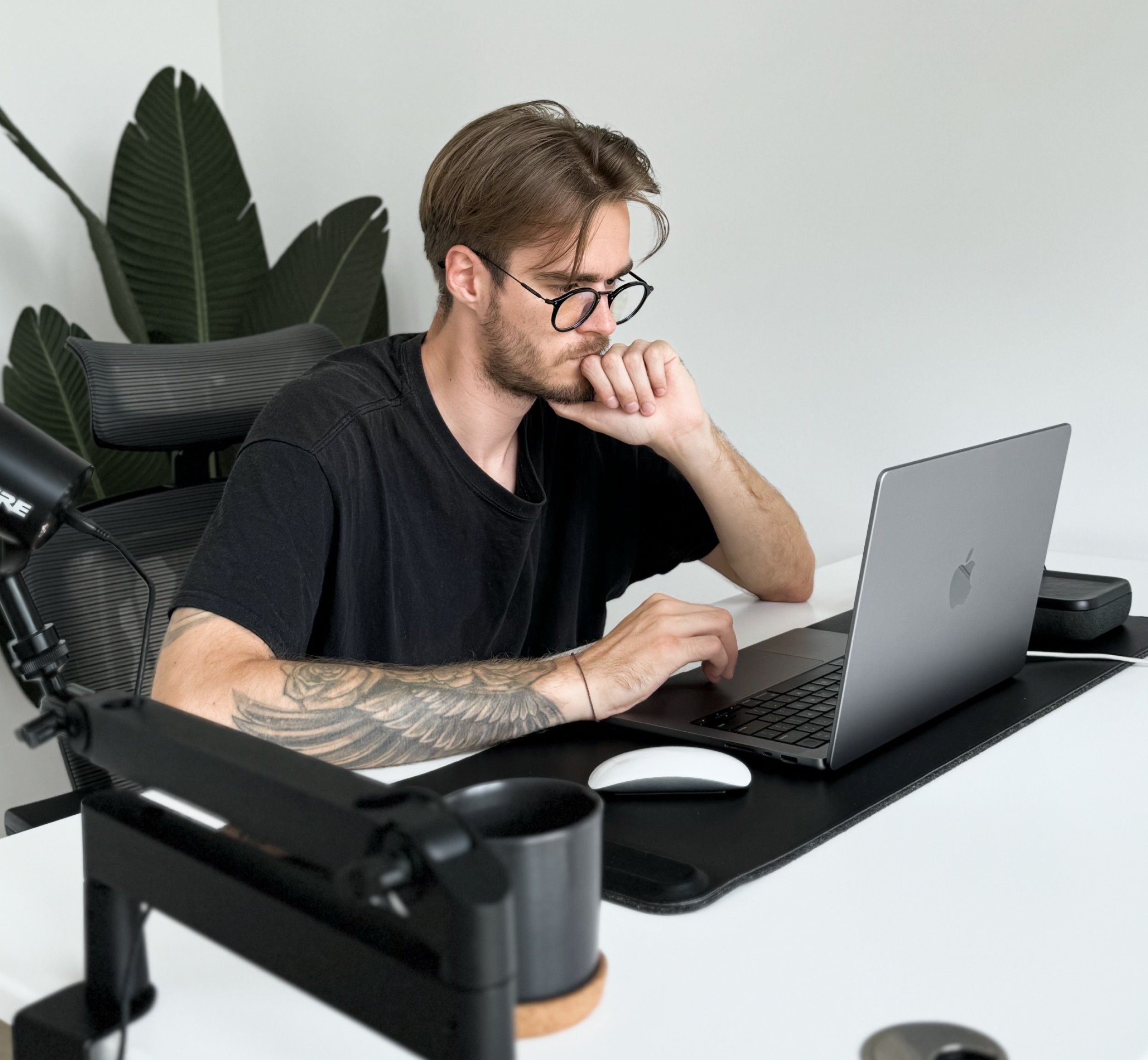 From Notion Templates to Vibe-Coded Mobile Apps – Building Digital Products That Scale Solo..jpg