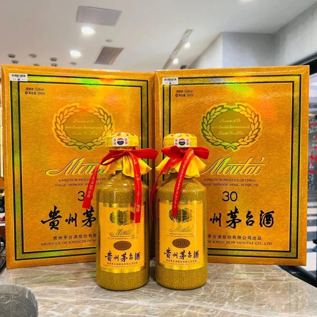 三十年陳釀茅台酒瓶展示