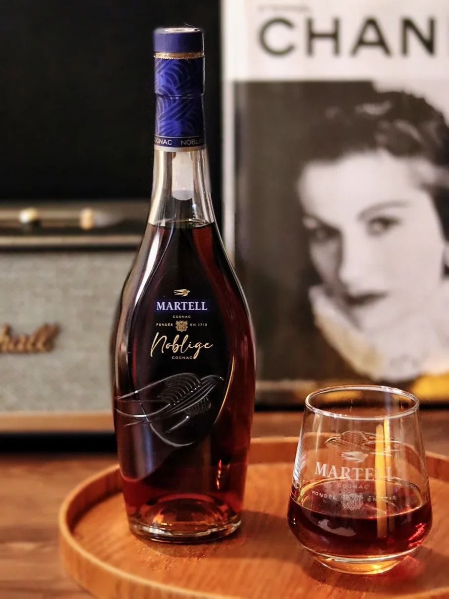 馬爹利 Martell 回收成功案例｜Martell Noblige（名仕限量版）｜配件齊全｜瓶身乾爽｜瓶身浮雕清晰｜已完成驗真交收（匿名案例）