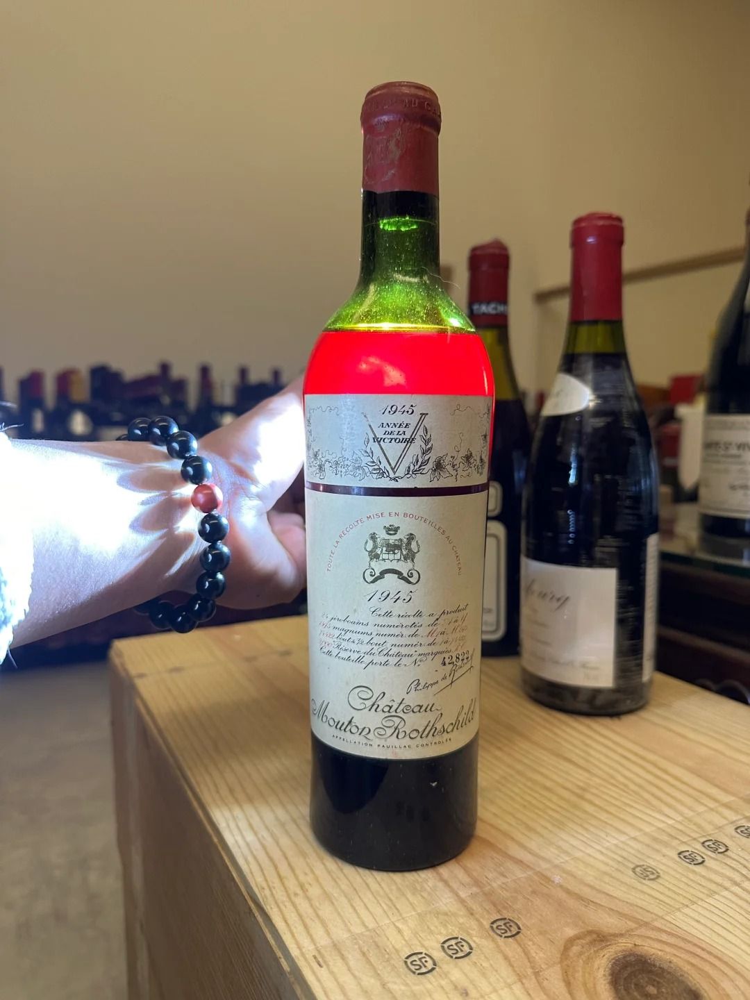 木桐 Mouton 回收成功案例｜Château Mouton Rothschild (正牌/大木桐) 1945｜封條完整｜酒標乾淨｜液面良好｜已完成驗真交收（匿名案例）