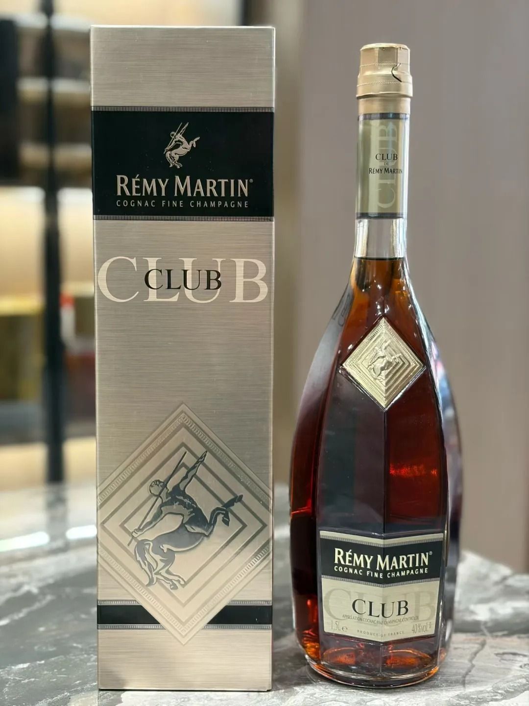 人頭馬 Rémy Martin 回收成功案例｜Club 人頭馬特級（角瓶系列）｜瓶帽無明顯氧化｜配件齊全｜外盒內襯完整｜已完成驗真交收（匿名案例）