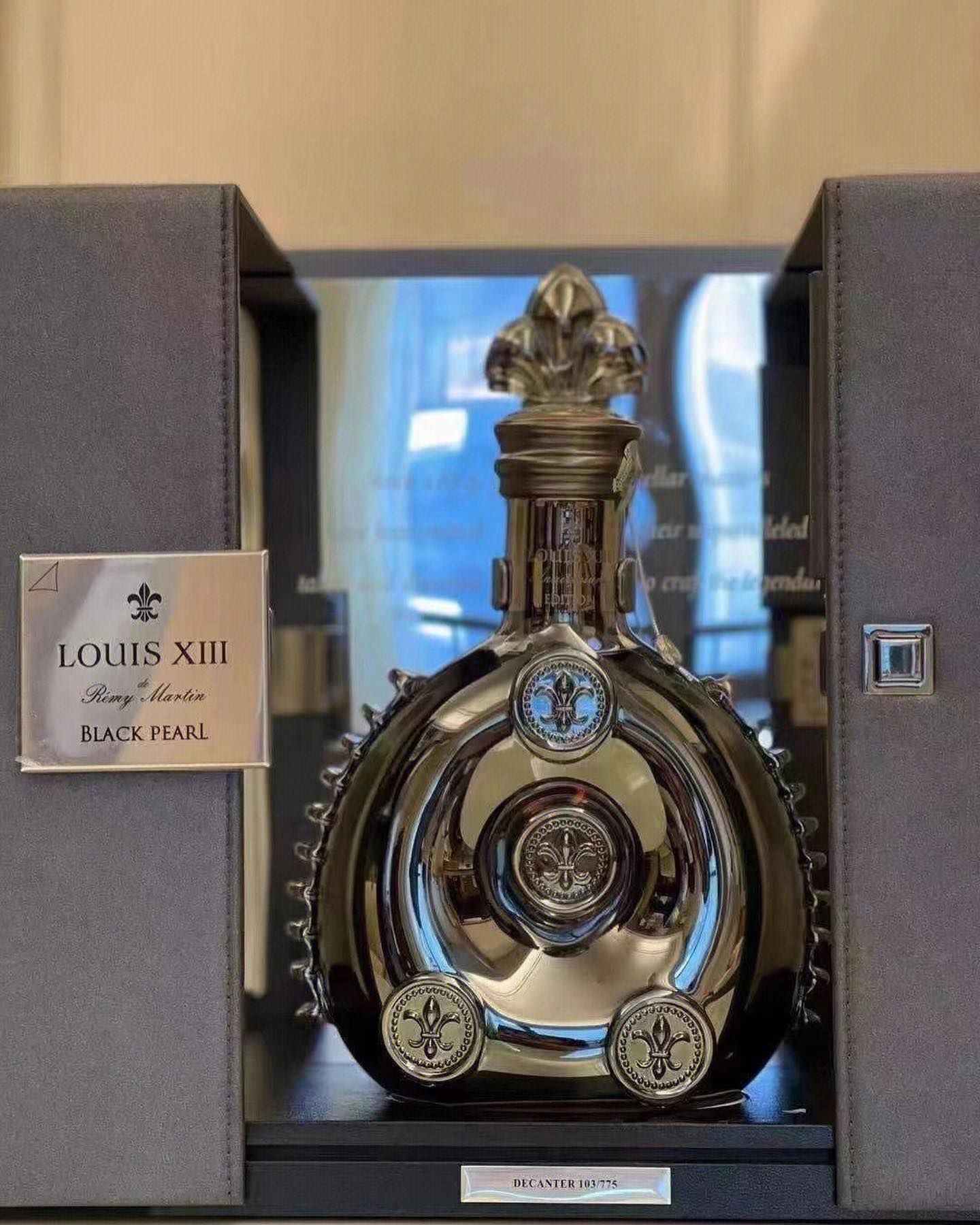人頭馬 Rémy Martin 回收成功案例｜Louis XIII Limited（路易十三限量版）｜批次碼一致｜瓶帽無明顯氧化｜瓶頸雷射編號清晰｜已完成驗真交收（匿名案例）