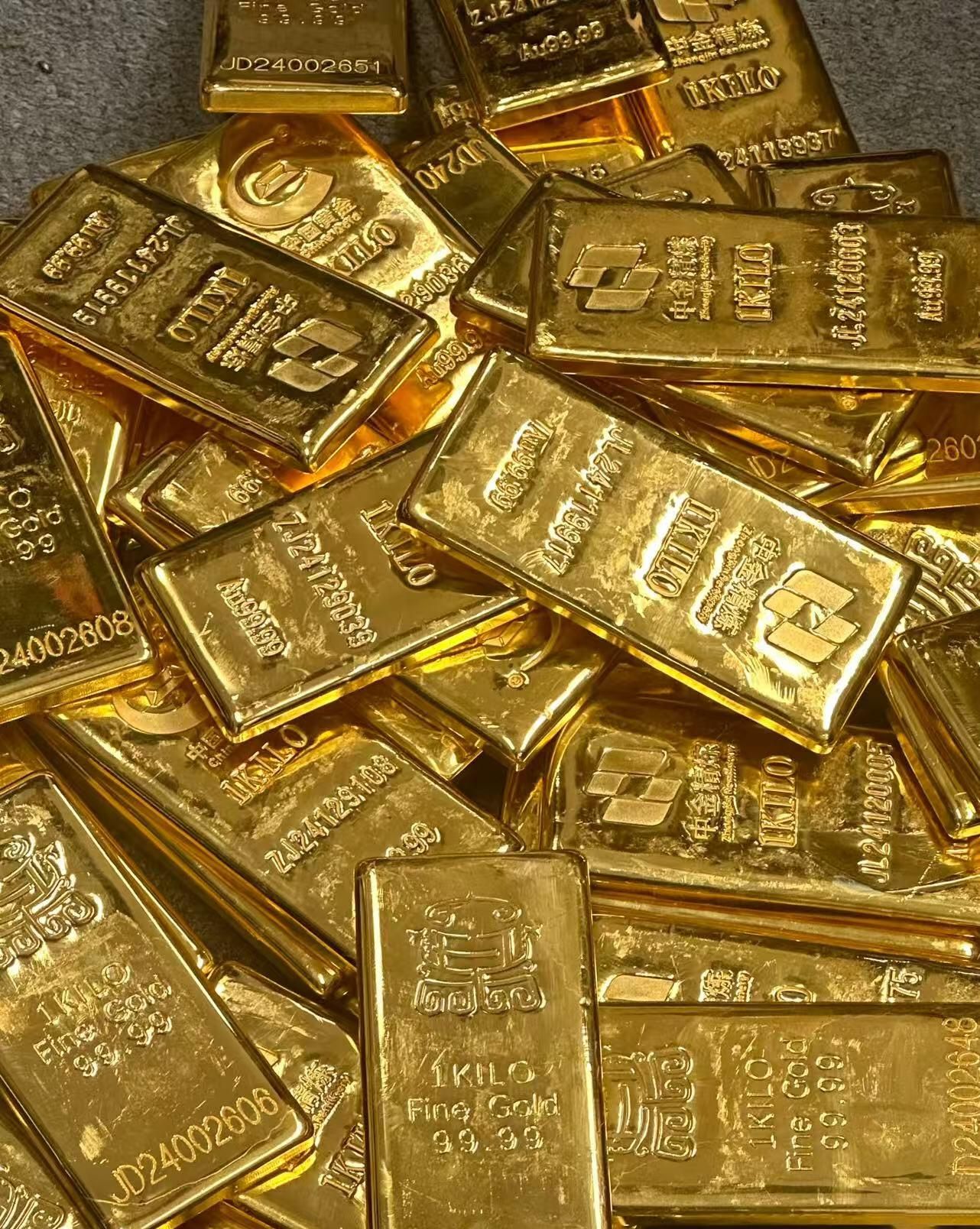 舊金與K金飾品回收示意圖，展示金飾與秤重檢測流程