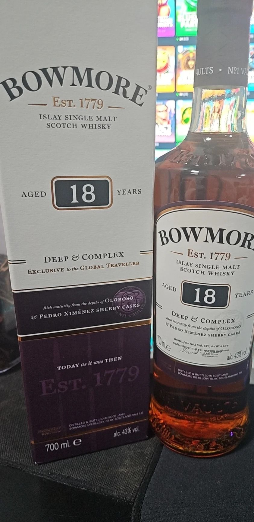 波摩18年一般版與Deep & Complex的酒瓶及外盒對照